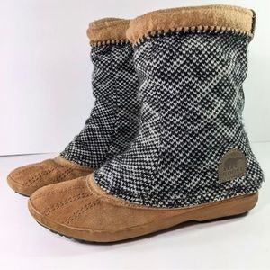Sorel Women’s Sweater Boots size 9.5